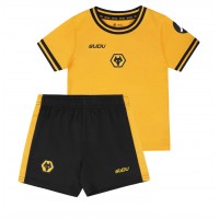 Wolves Heimtrikotsatz Kinder 2024-25 Kurzarm (+ Kurze Hosen)